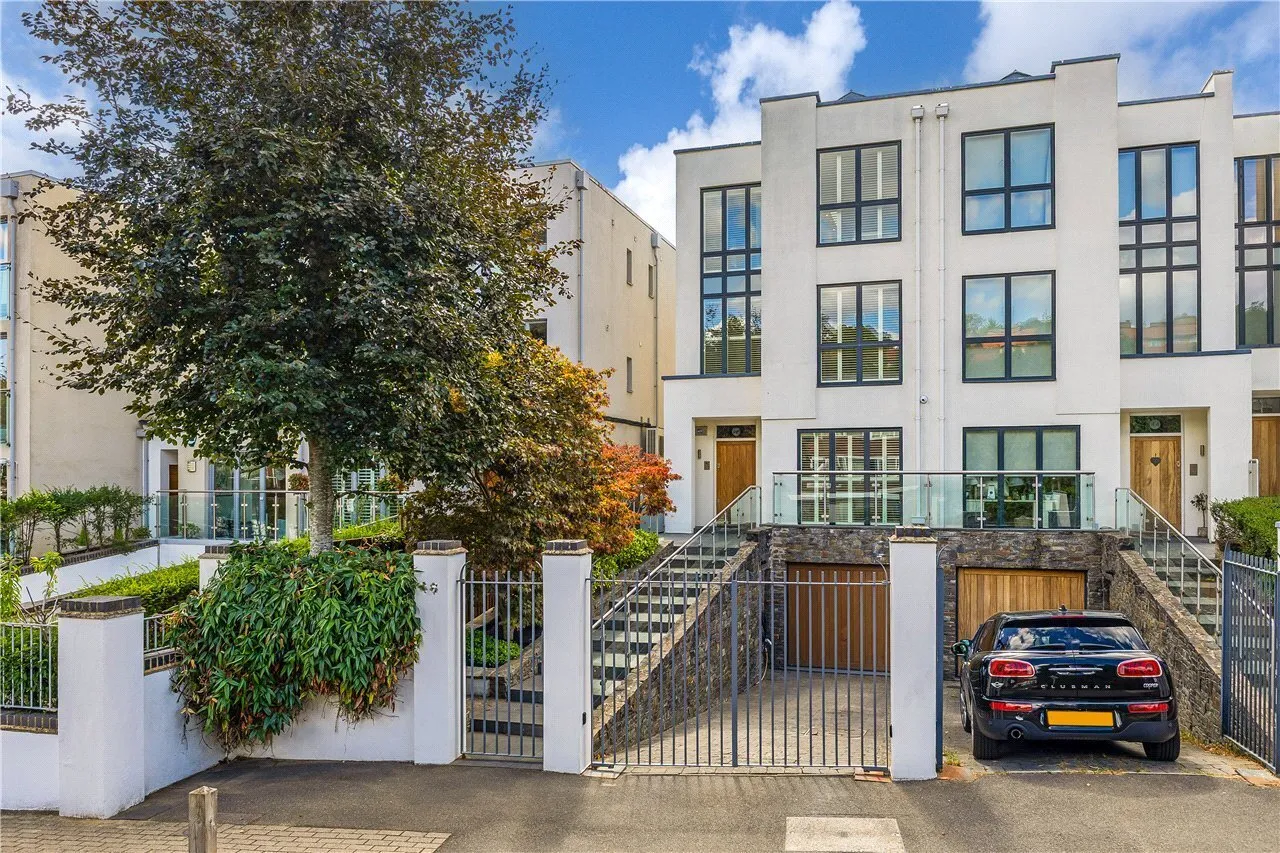 5 bed house for sale — Queensmere Road, London, SW19