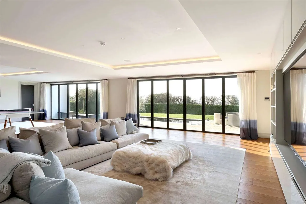 Harvest Hill, Bourne End, Buckinghamshire, SL8 5JJ, photo 11