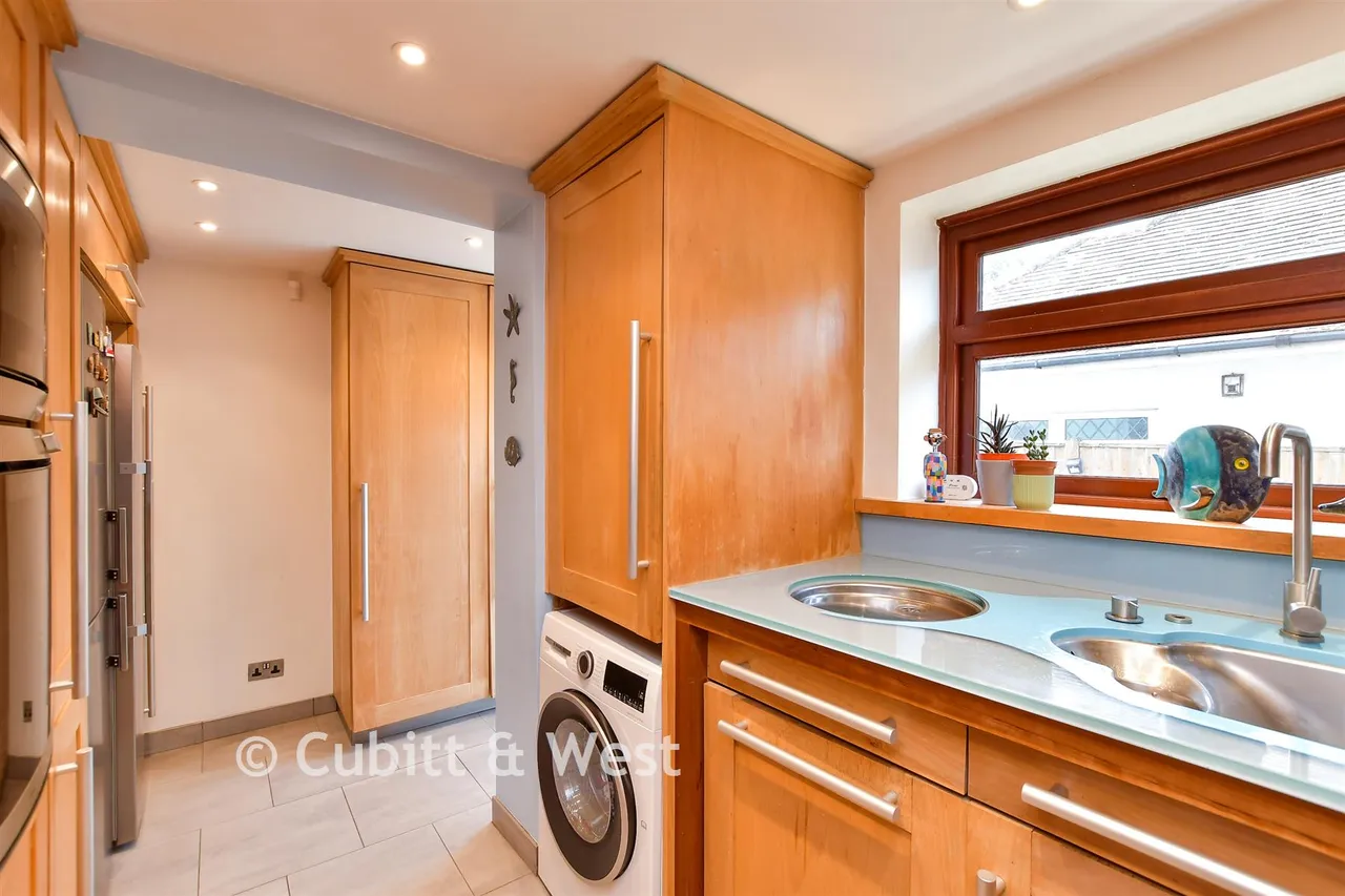 Central Avenue, Telscombe Cliffs, BN10, photo 12