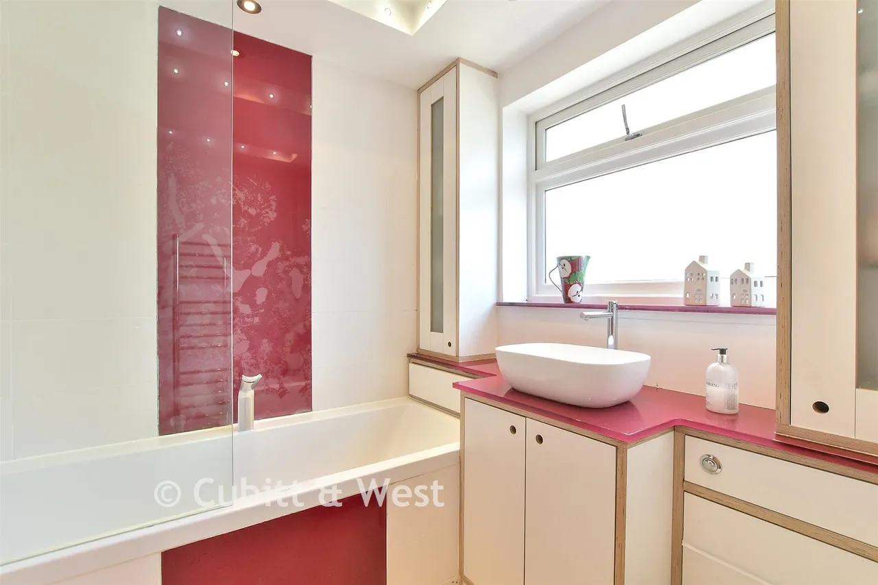 Central Avenue, Telscombe Cliffs, BN10, photo 16