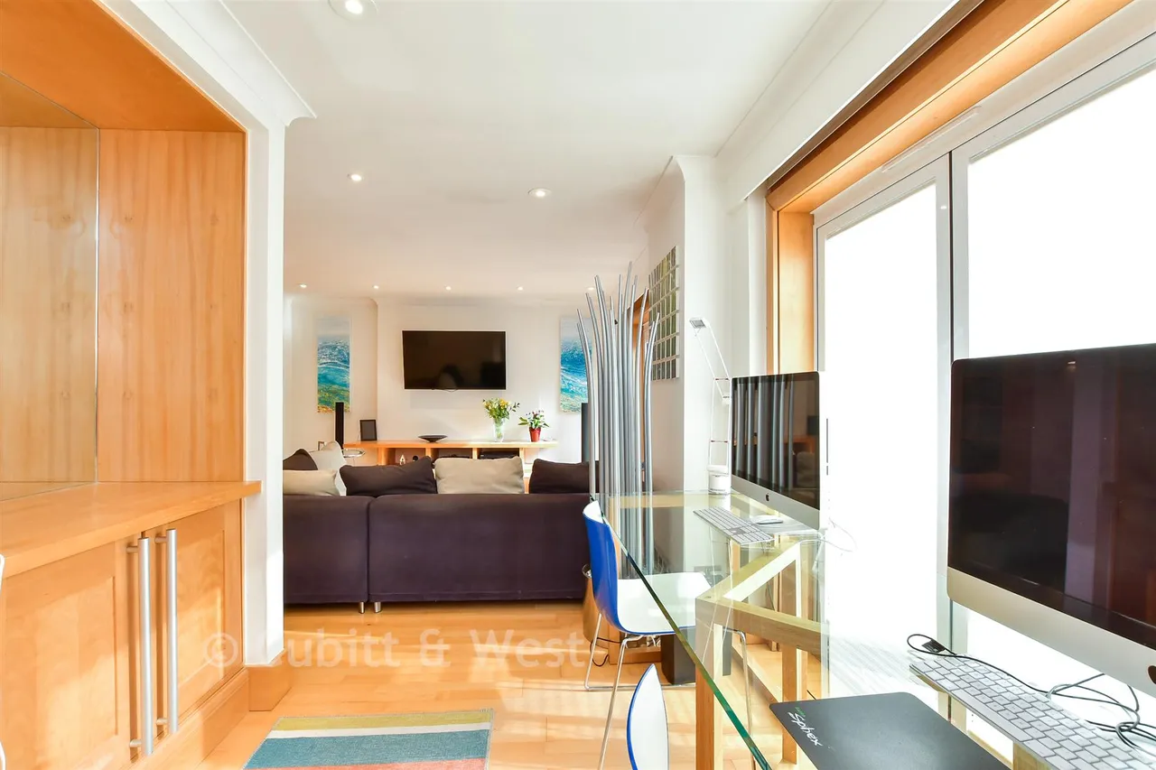 Central Avenue, Telscombe Cliffs, BN10, photo 7