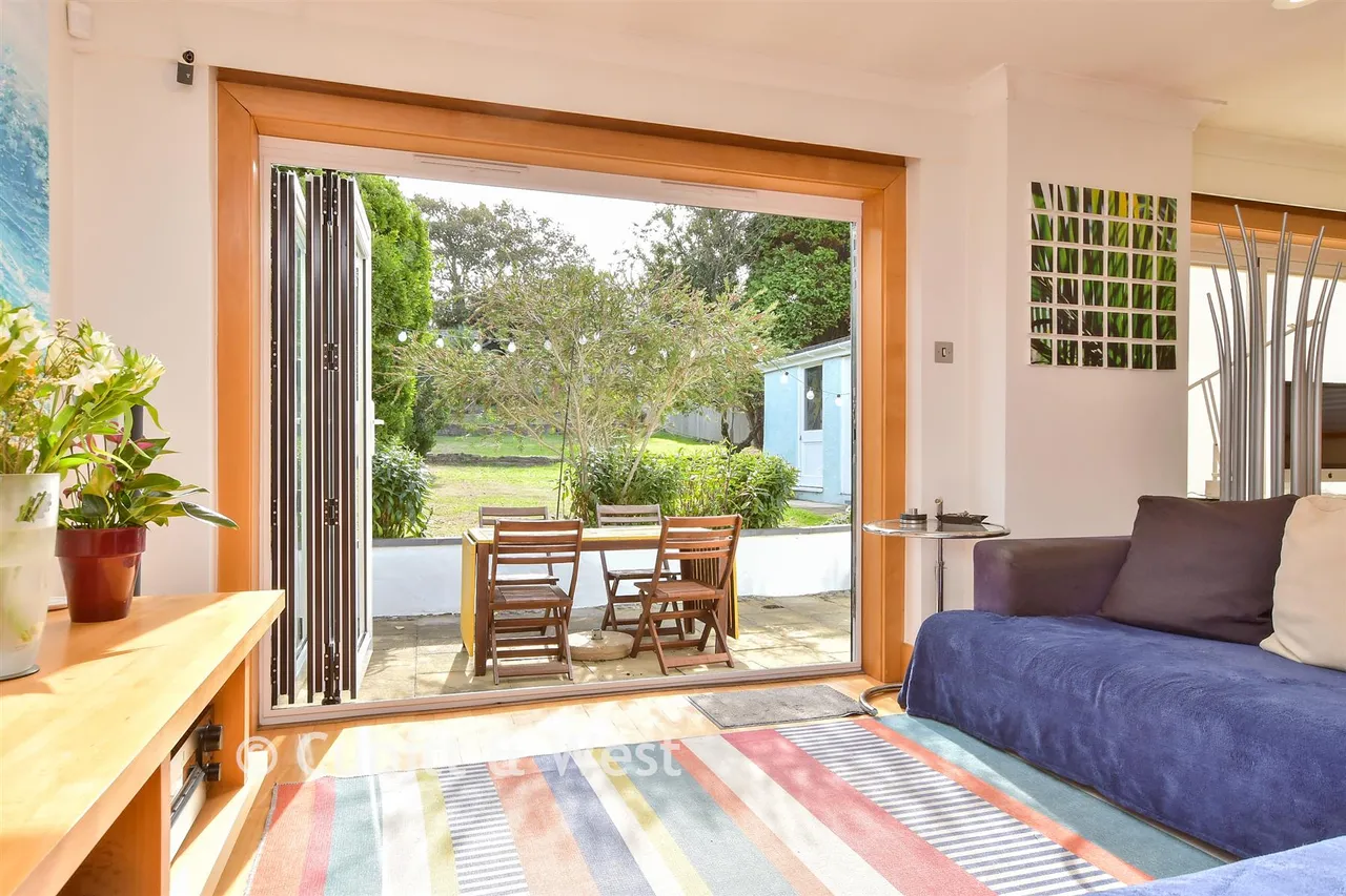 Central Avenue, Telscombe Cliffs, BN10, photo 8