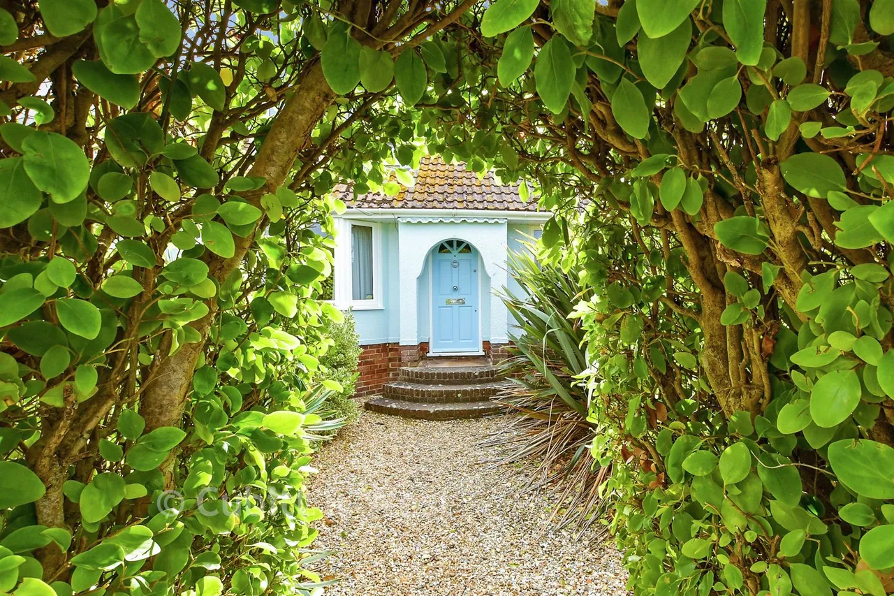 Central Avenue, Telscombe Cliffs, BN10, photo 22