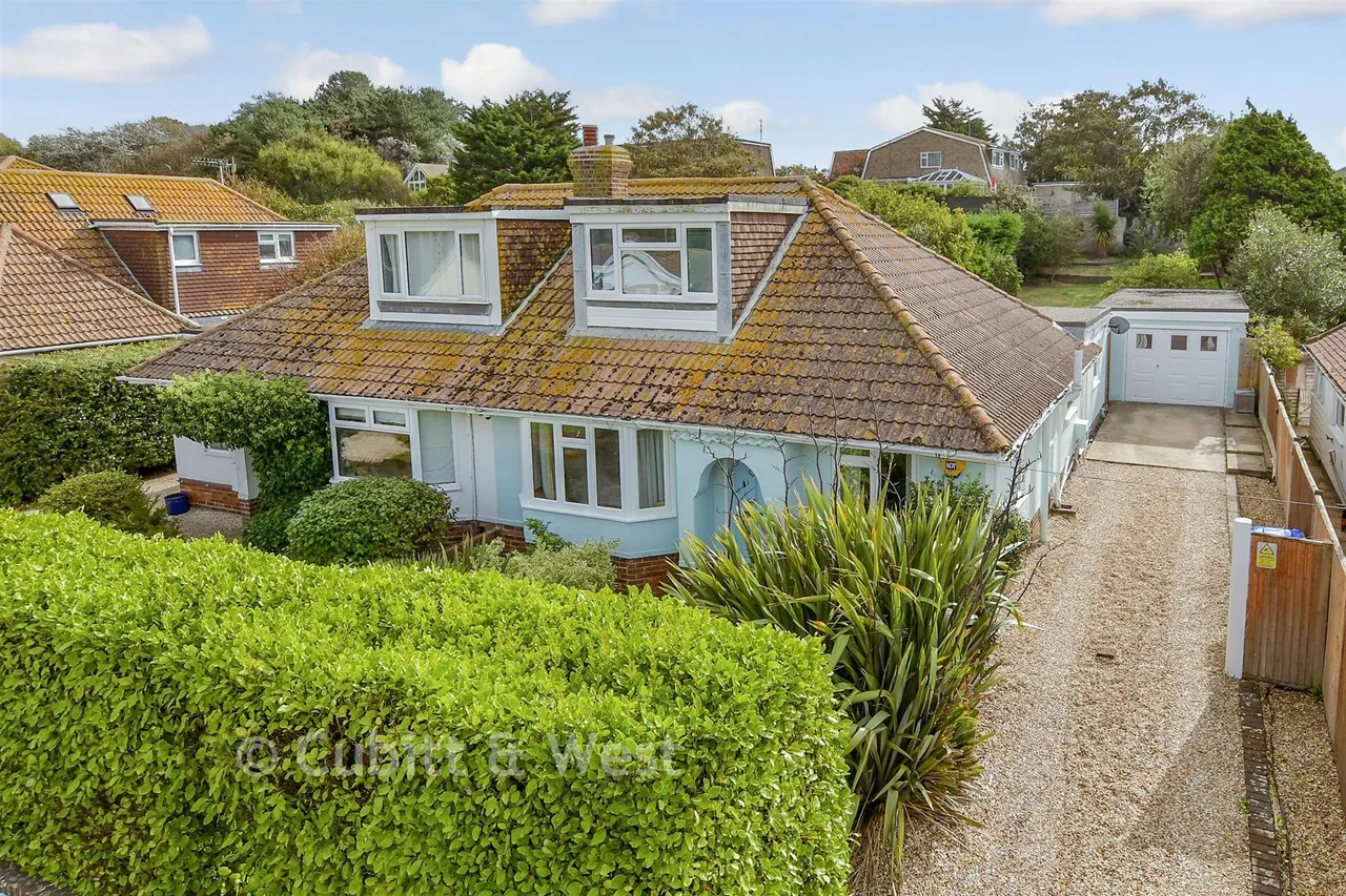 4 bed chalet for sale, Central Avenue, Telscombe Cliffs, BN10