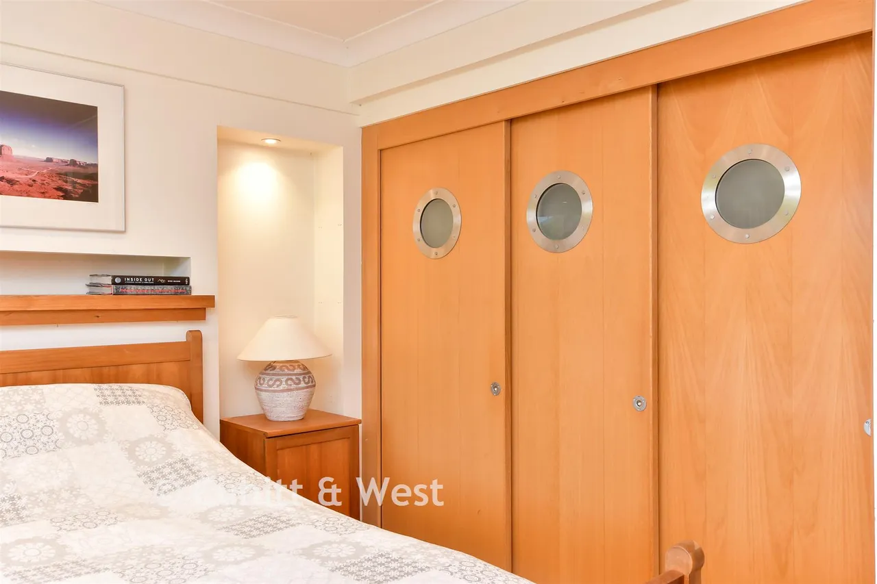 Central Avenue, Telscombe Cliffs, BN10, photo 15