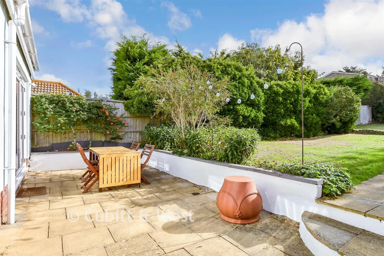 Central Avenue, Telscombe Cliffs, BN10, photo 19