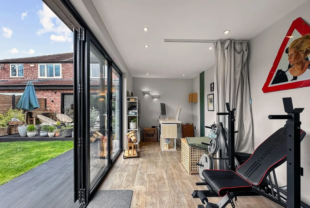 Oakleigh Avenue, Timperley, Cheshire WA15 6QT, photo 16