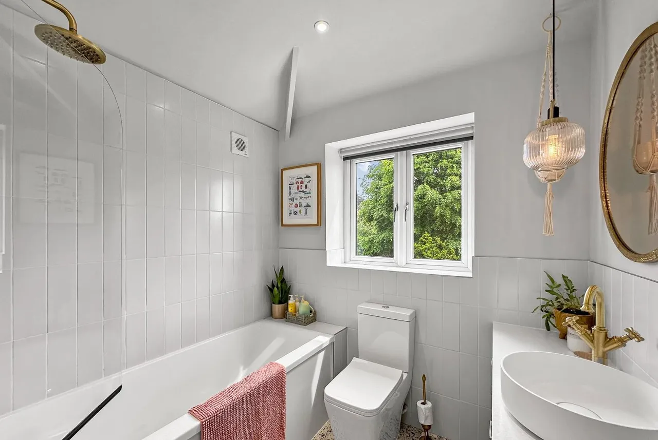 Oakleigh Avenue, Timperley, Cheshire WA15 6QT, photo 29