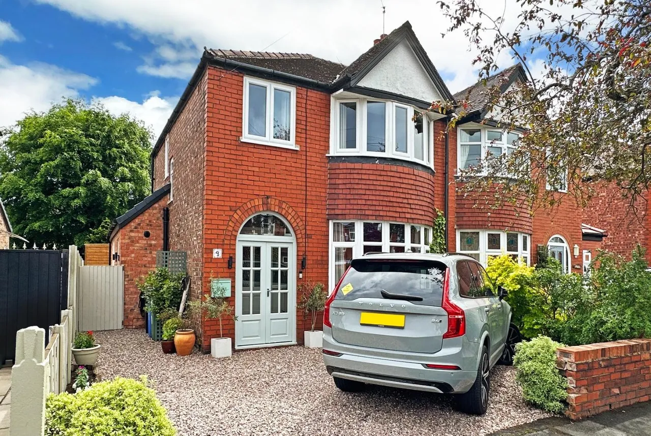 3 bed house for sale — Oakleigh Avenue, Timperley, Cheshire WA15 6QT