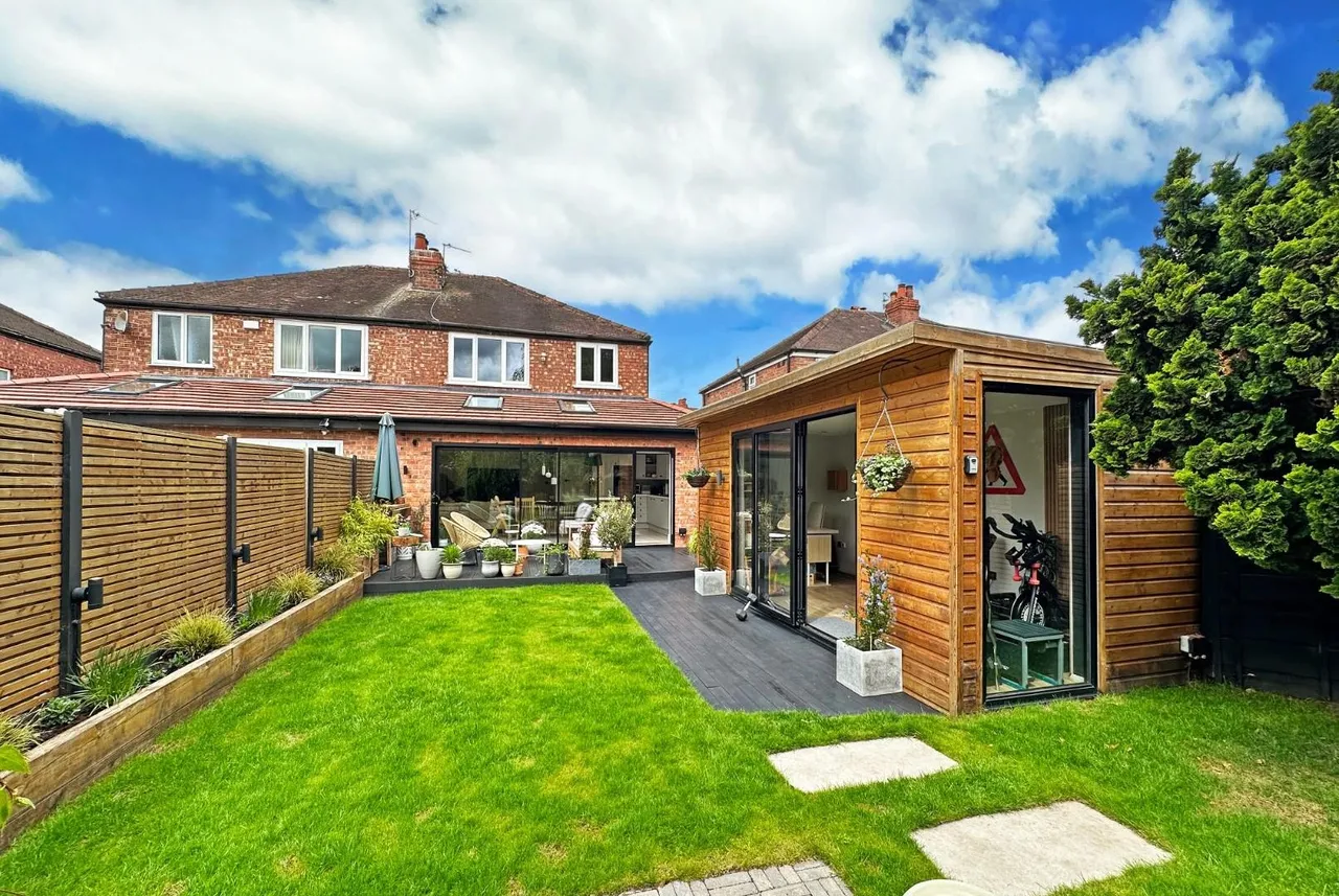 Oakleigh Avenue, Timperley, Cheshire WA15 6QT, photo 6