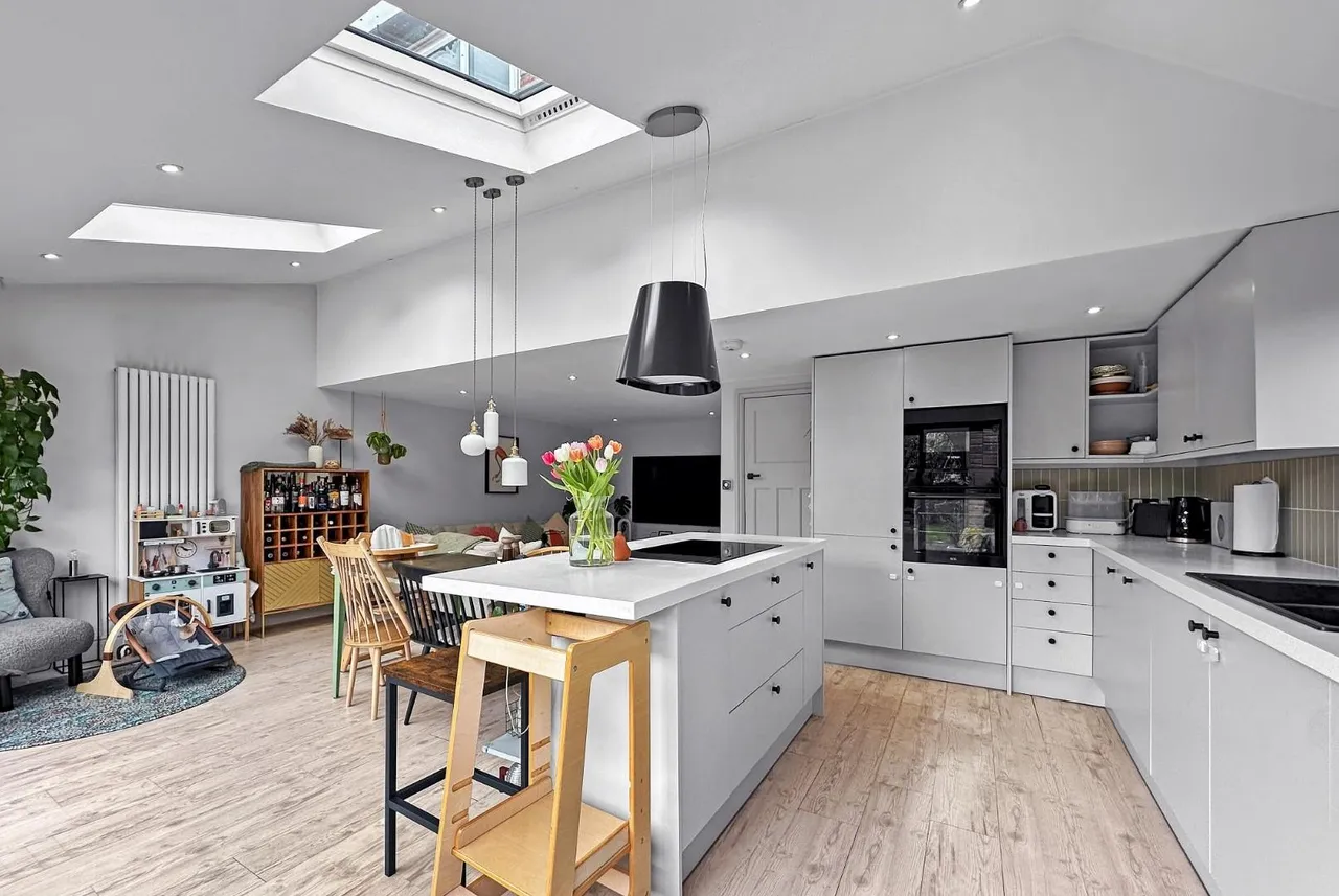 Oakleigh Avenue, Timperley, Cheshire WA15 6QT, photo 10