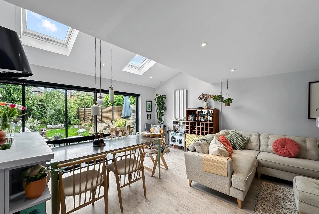 Oakleigh Avenue, Timperley, Cheshire WA15 6QT, photo 13