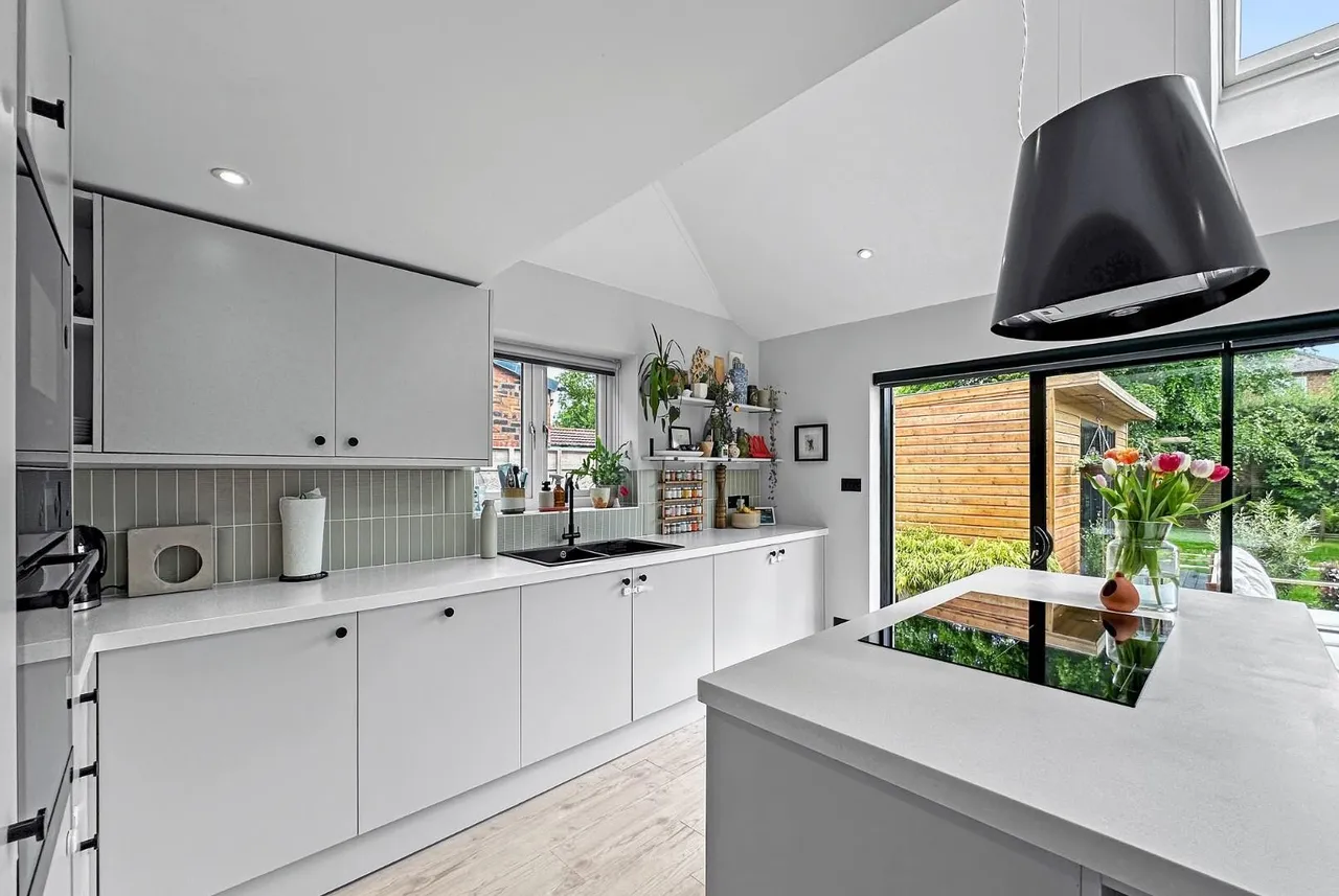 Oakleigh Avenue, Timperley, Cheshire WA15 6QT, photo 11