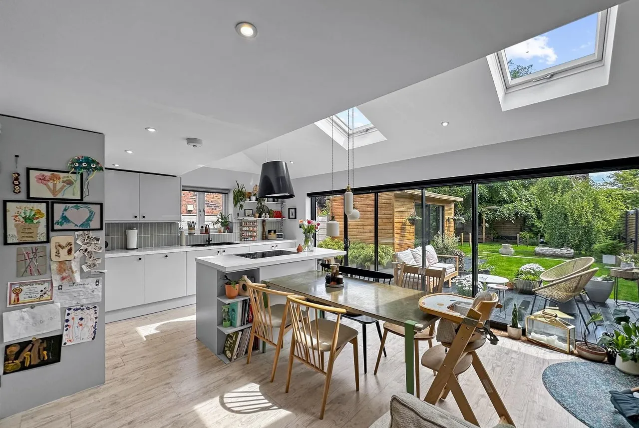 Oakleigh Avenue, Timperley, Cheshire WA15 6QT, photo 9