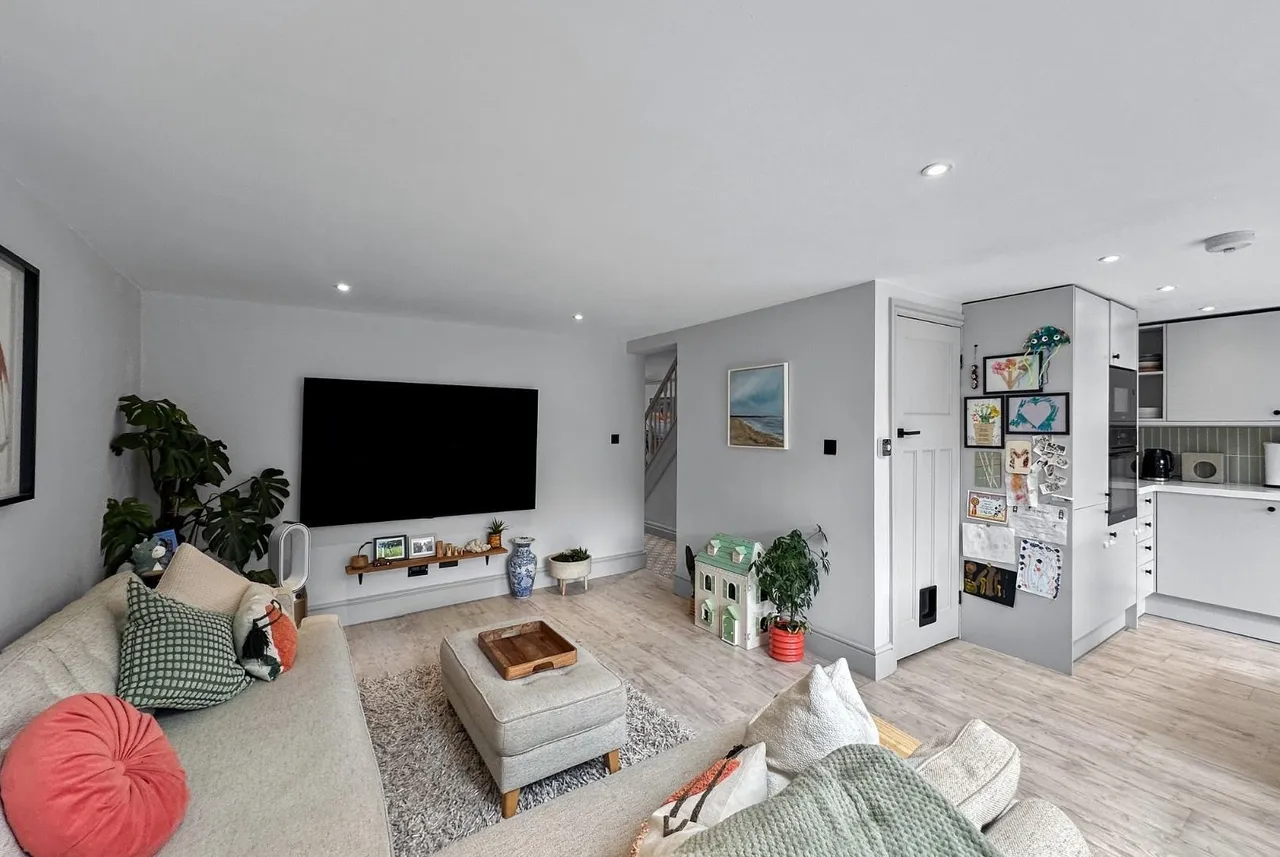 Oakleigh Avenue, Timperley, Cheshire WA15 6QT, photo 8