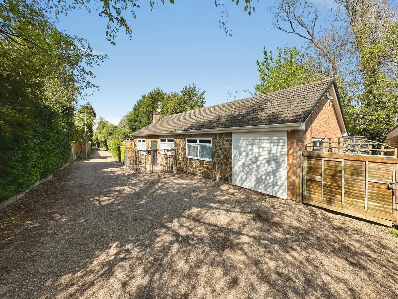 3 bed house for sale, Lawyers Lane, Oadby, LE2