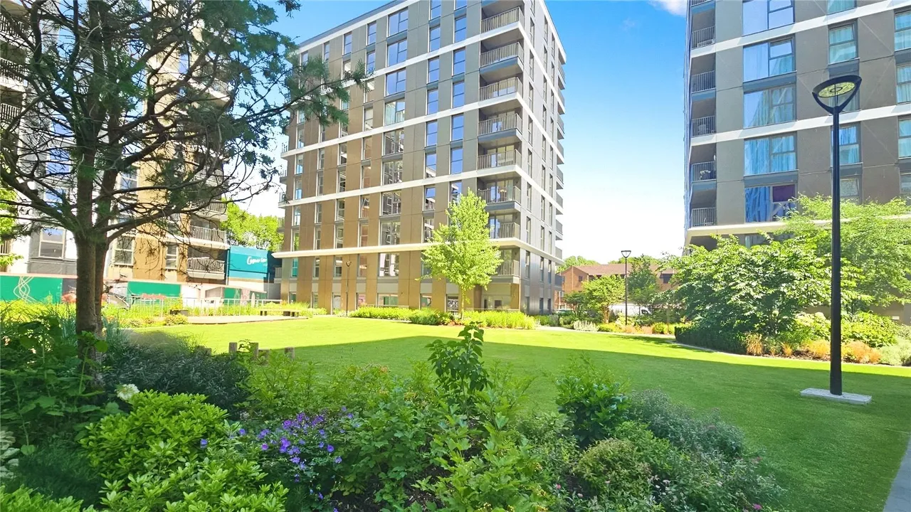 Eden Grove, Staines-upon-Thames, TW18, photo 22