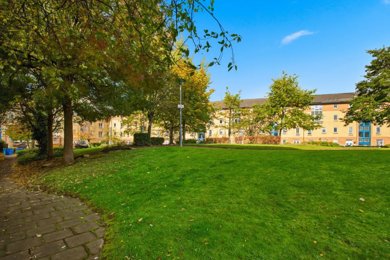 Errol Gardens, Glasgow, G5, photo 14