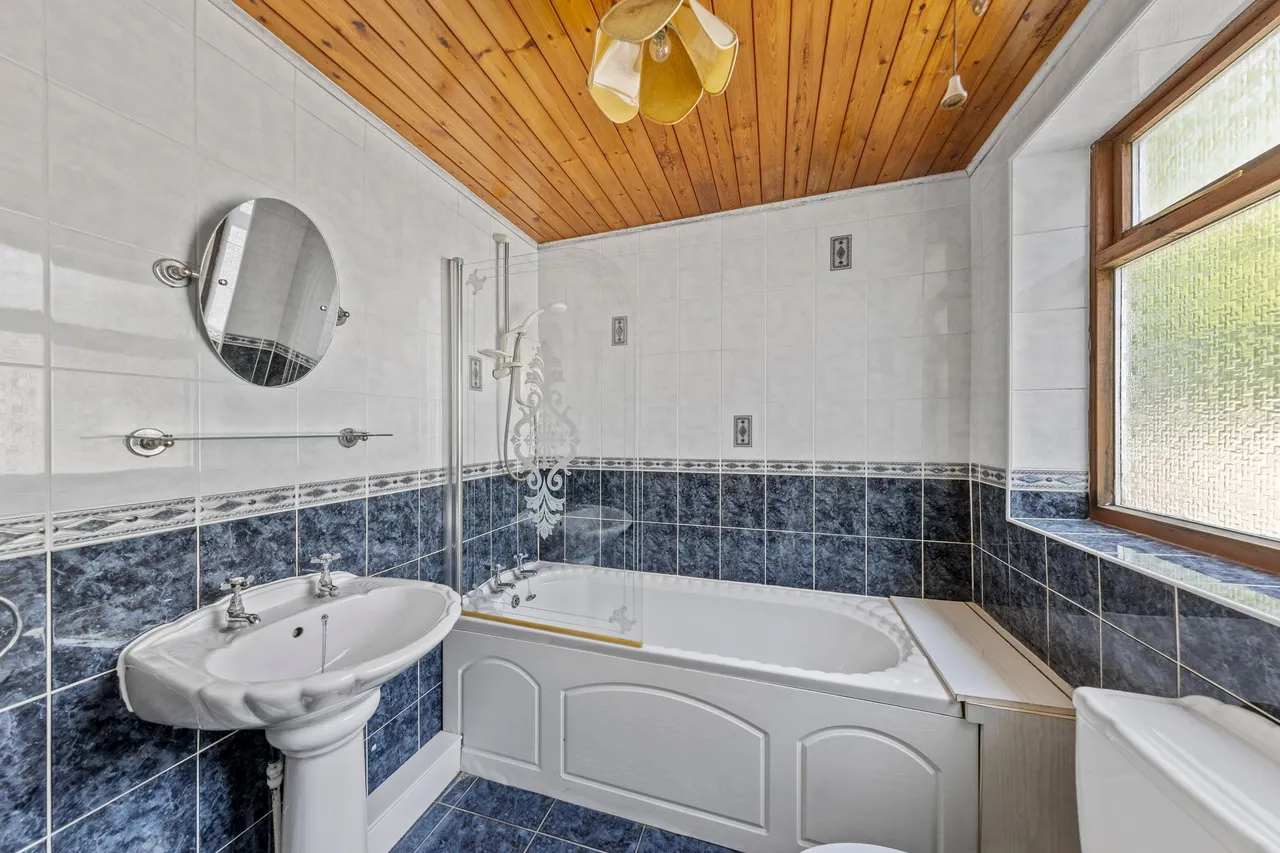 Bulls Head Cottages Golborne Dale Road, Newton-Le-Willows, WA12 0JB, photo 13