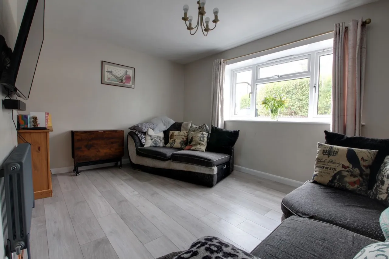 Alderton Crescent, Leeds, LS17, photo 2