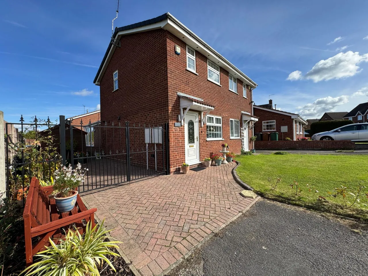 2 bed house for sale, Finch Close, Woodville, DE11
