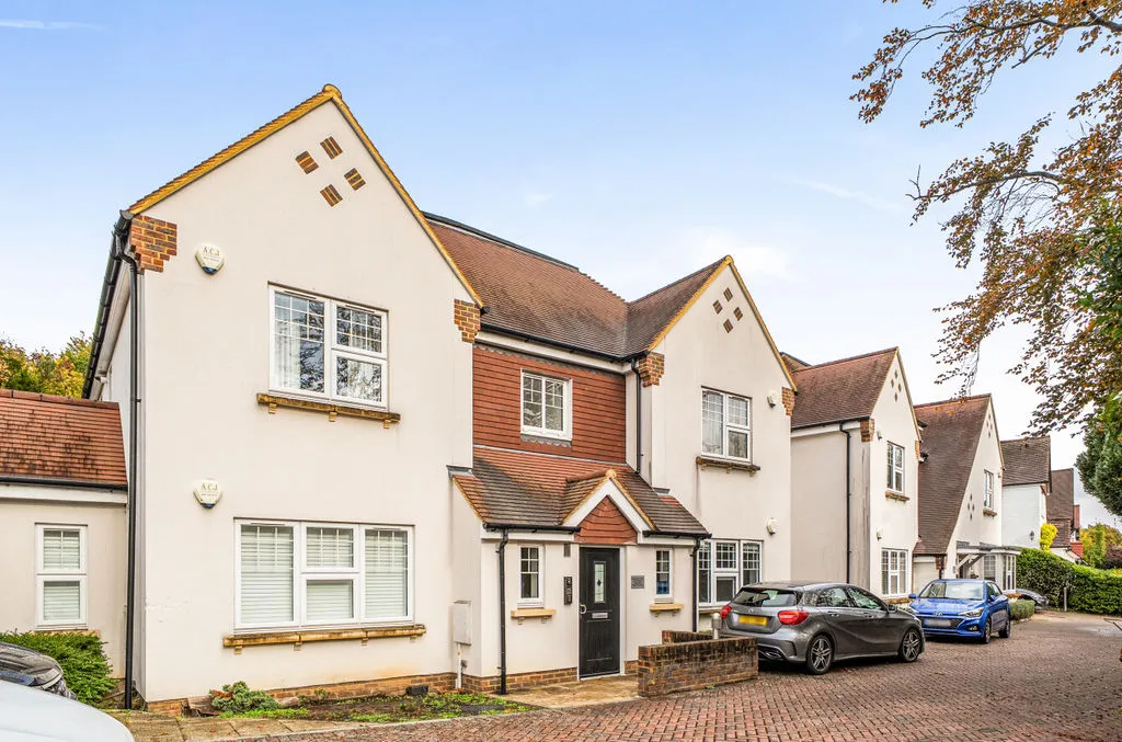 2 bed flat for sale, Woodcote Valley Road, Purley, CR8