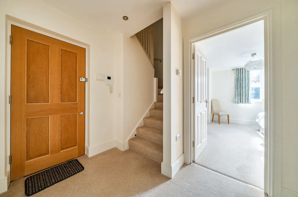 Woodcote Valley Road, Purley, CR8, photo 2