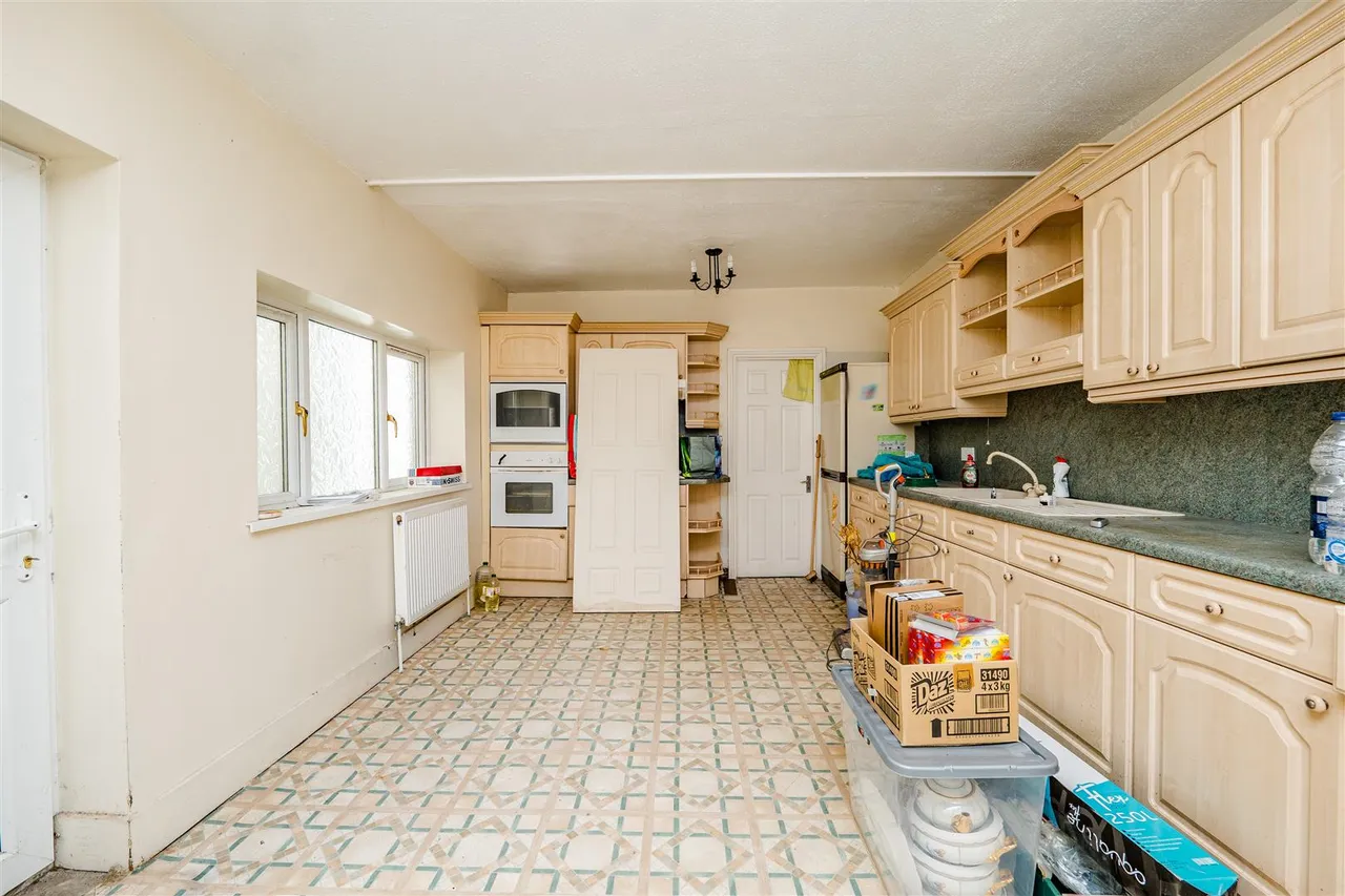 Porthkerry Road, Barry, CF62 7AX, photo 7