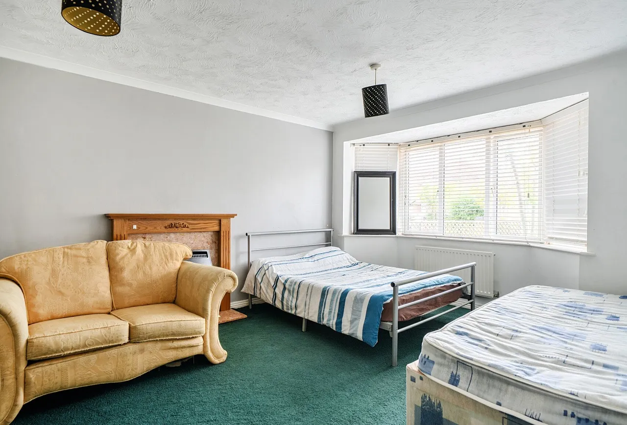 Guest Avenue, Gloucestershire, Emersons Green, BS16 7GA, photo 3