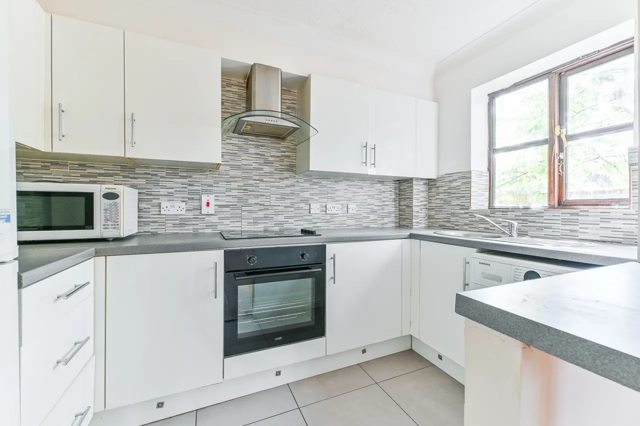 3 Cramer Court, Warwick Road, New Malden, photo 3