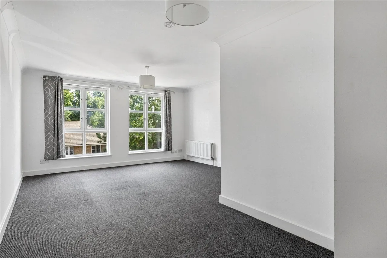 Seven Sisters Road, London, N4, photo 3