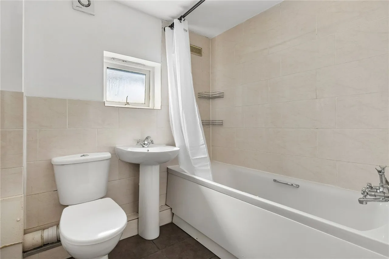 Seven Sisters Road, London, N4, photo 7