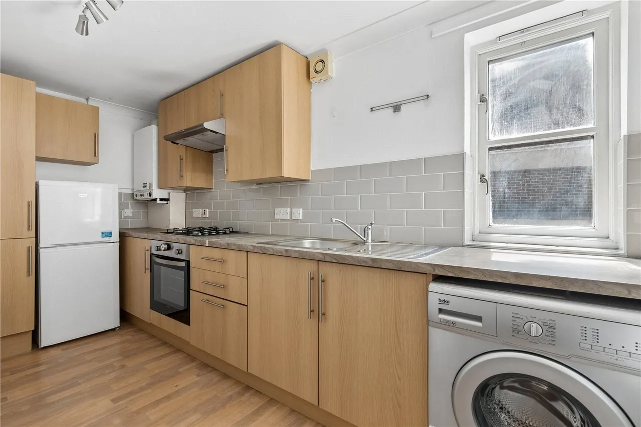 Seven Sisters Road, London, N4, photo 8