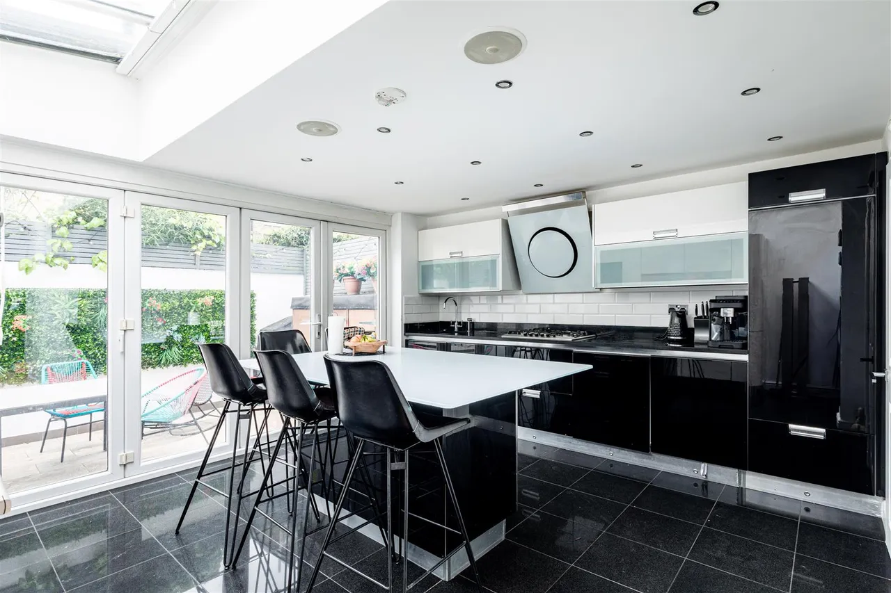 Sutton Lane North, London, W4, photo 5