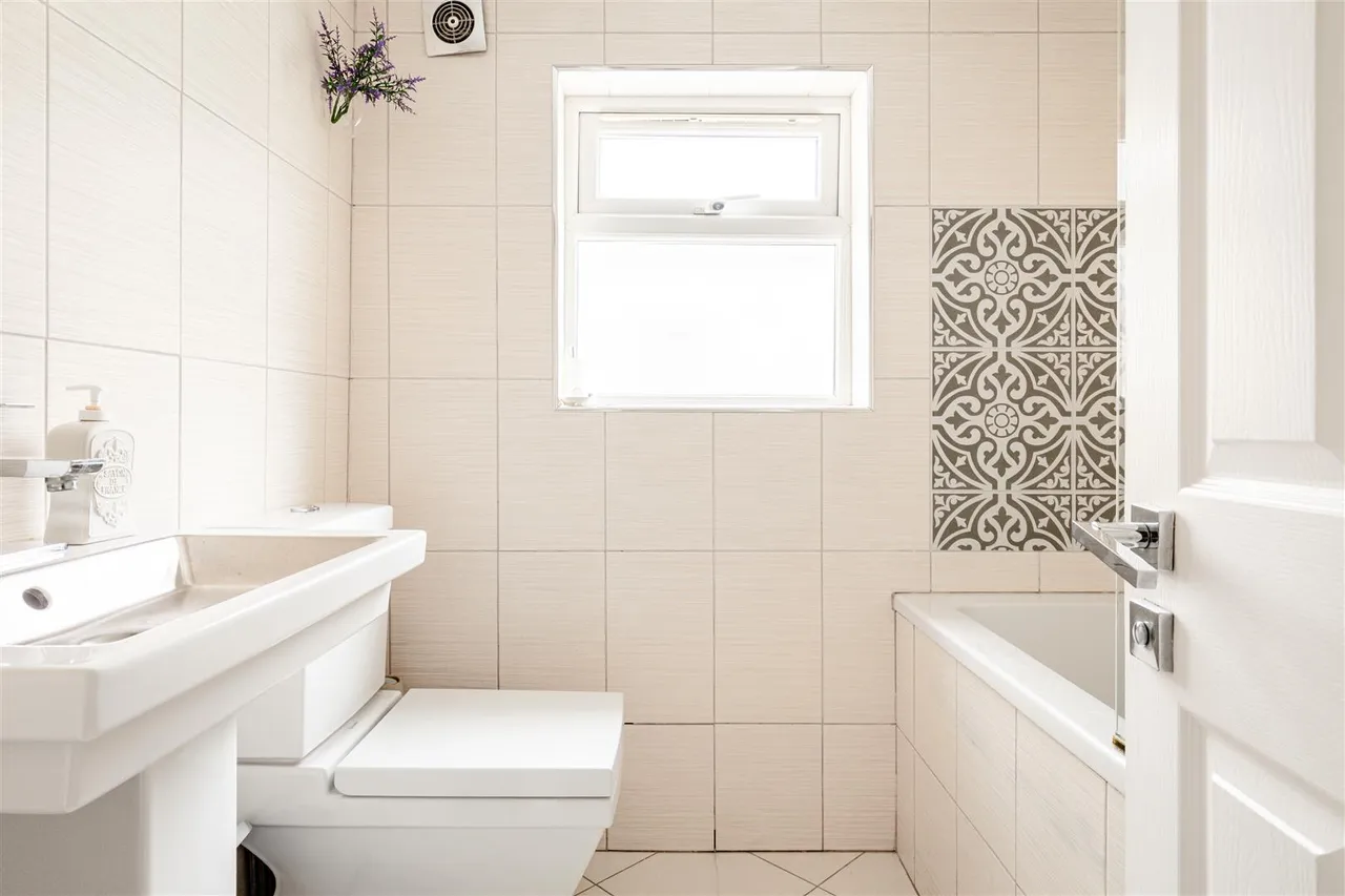 Sutton Lane North, London, W4, photo 11