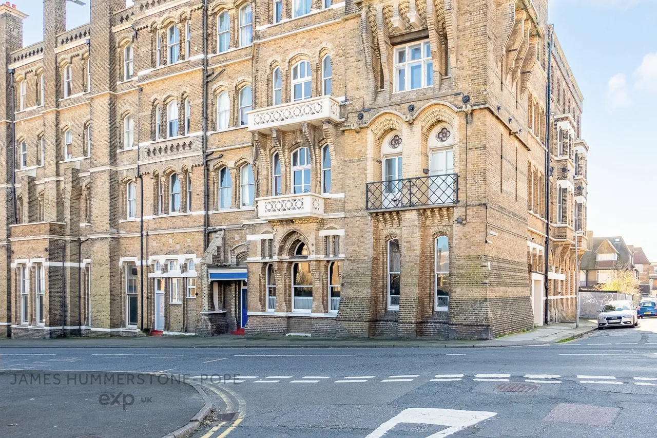 2 bed flat for sale — Granville House, Victoria Parade, Ramsgate