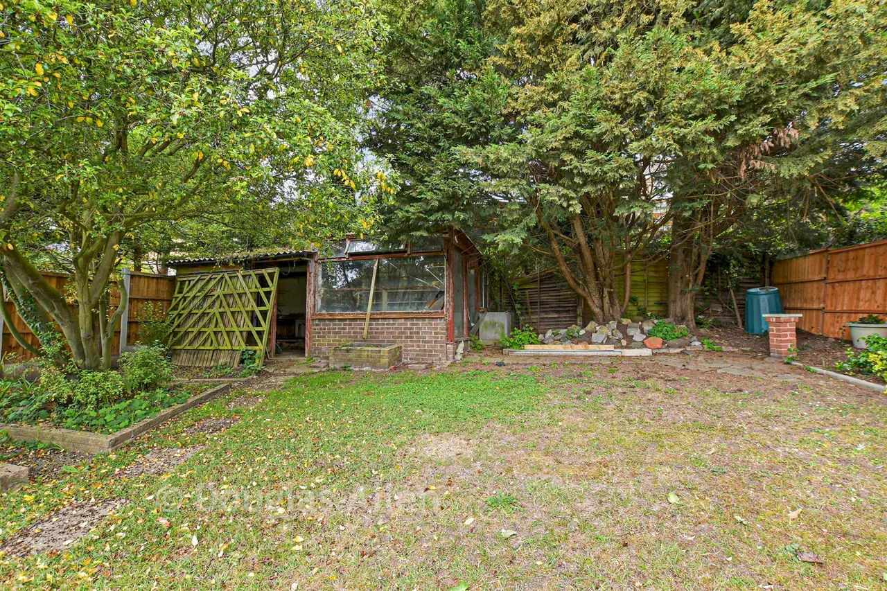 Dacre Gardens, Chigwell, IG7, photo 11