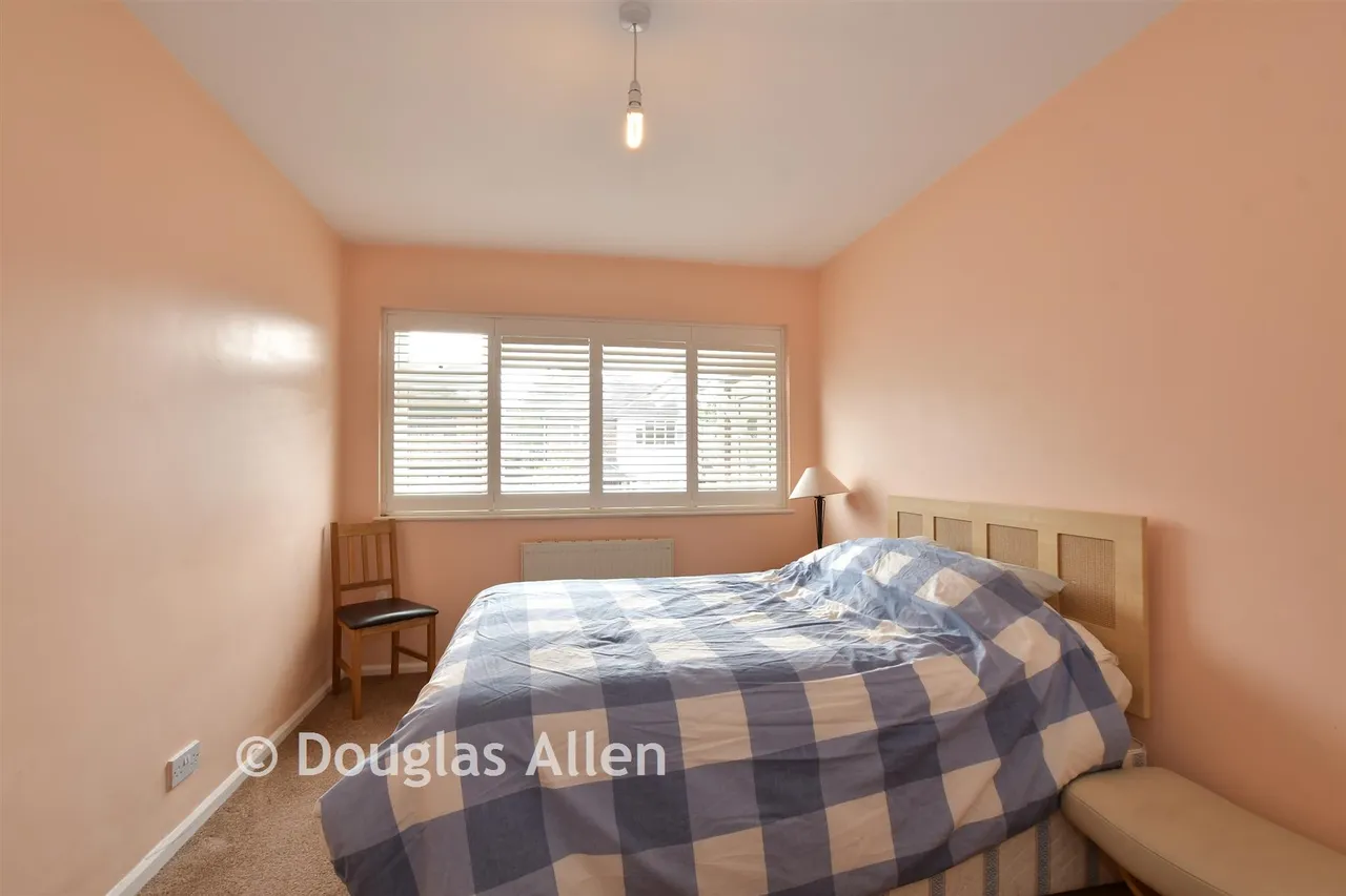 Dacre Gardens, Chigwell, IG7, photo 6