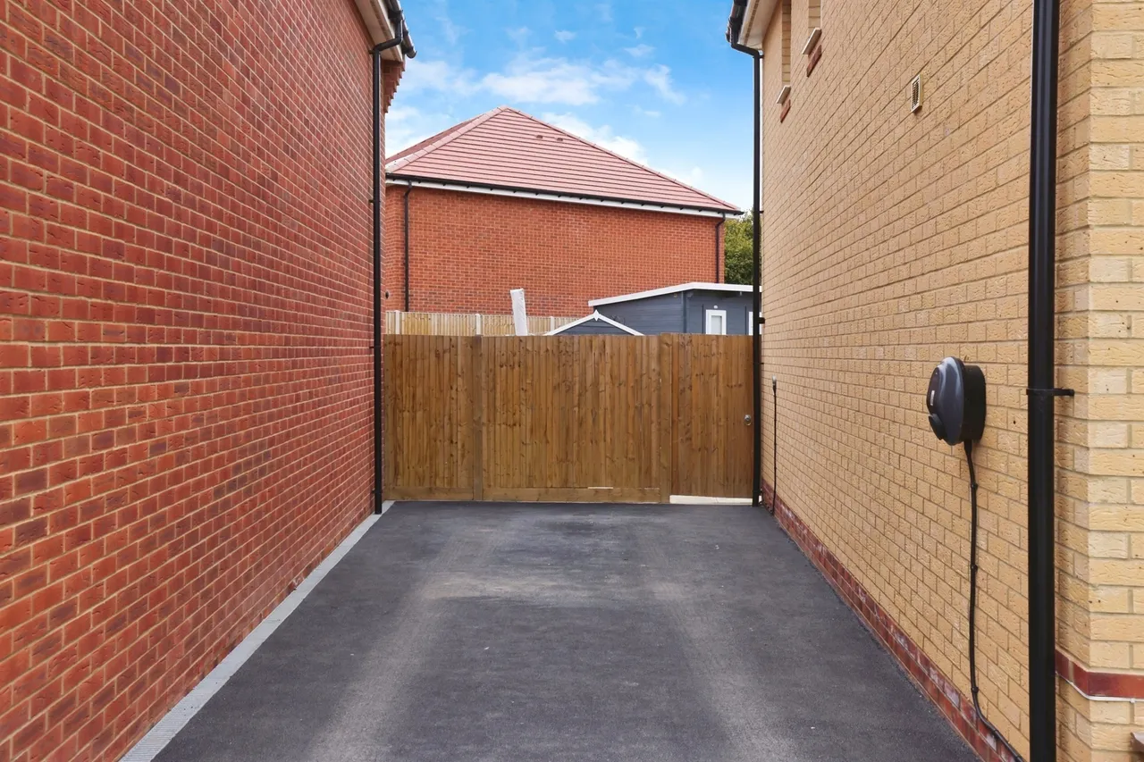 Foxglove Crescent, Shaftesbury, SP7, photo 14