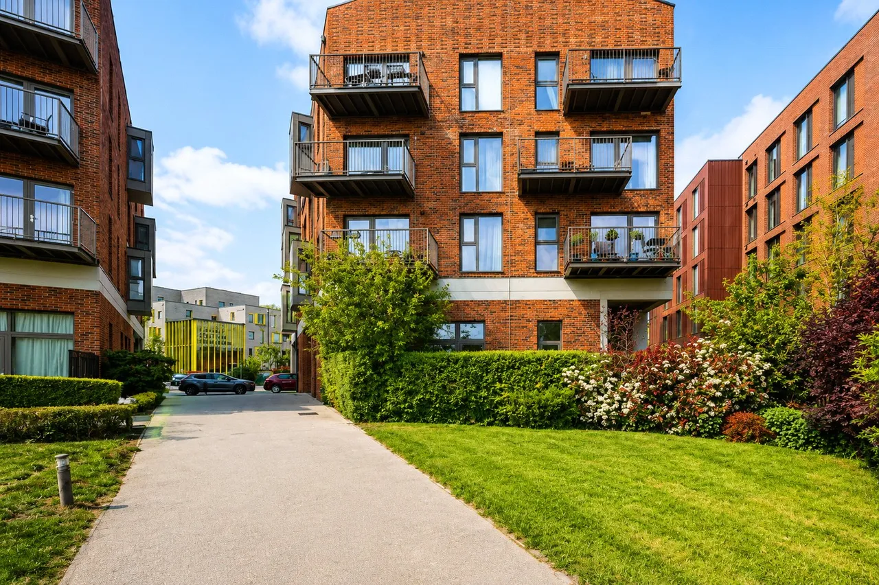 Walnut Tree Close, Guildford, GU1, photo 11