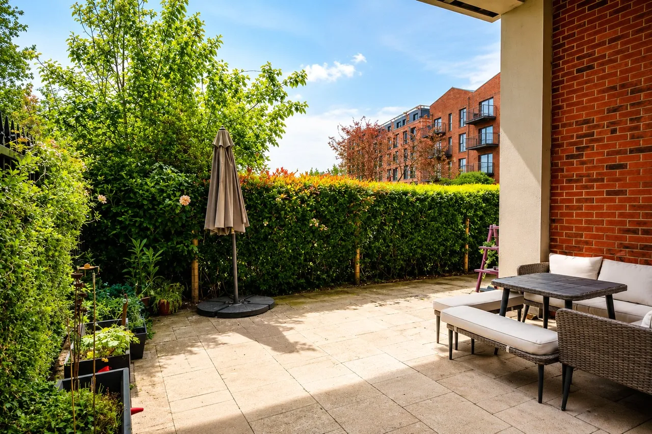 Walnut Tree Close, Guildford, GU1, photo 10