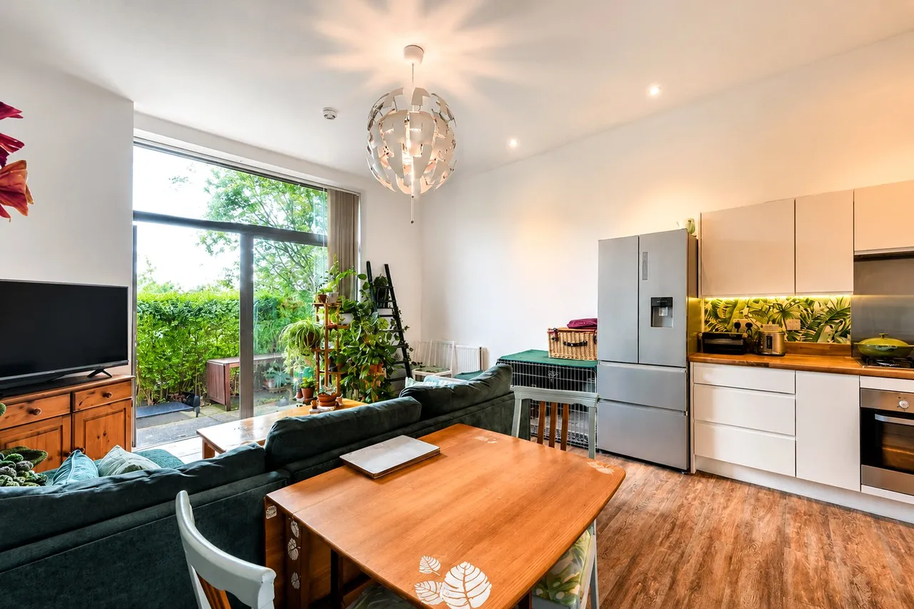 Walnut Tree Close, Guildford, GU1, photo 4
