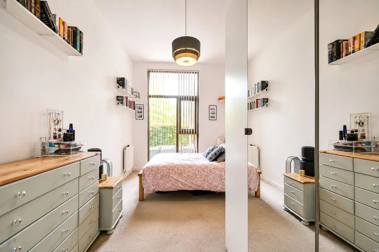 Walnut Tree Close, Guildford, GU1, photo 6