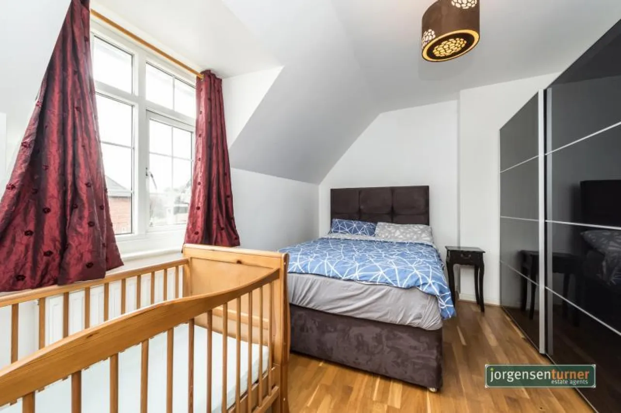 Henchman Street, East Acton, W12, photo 9