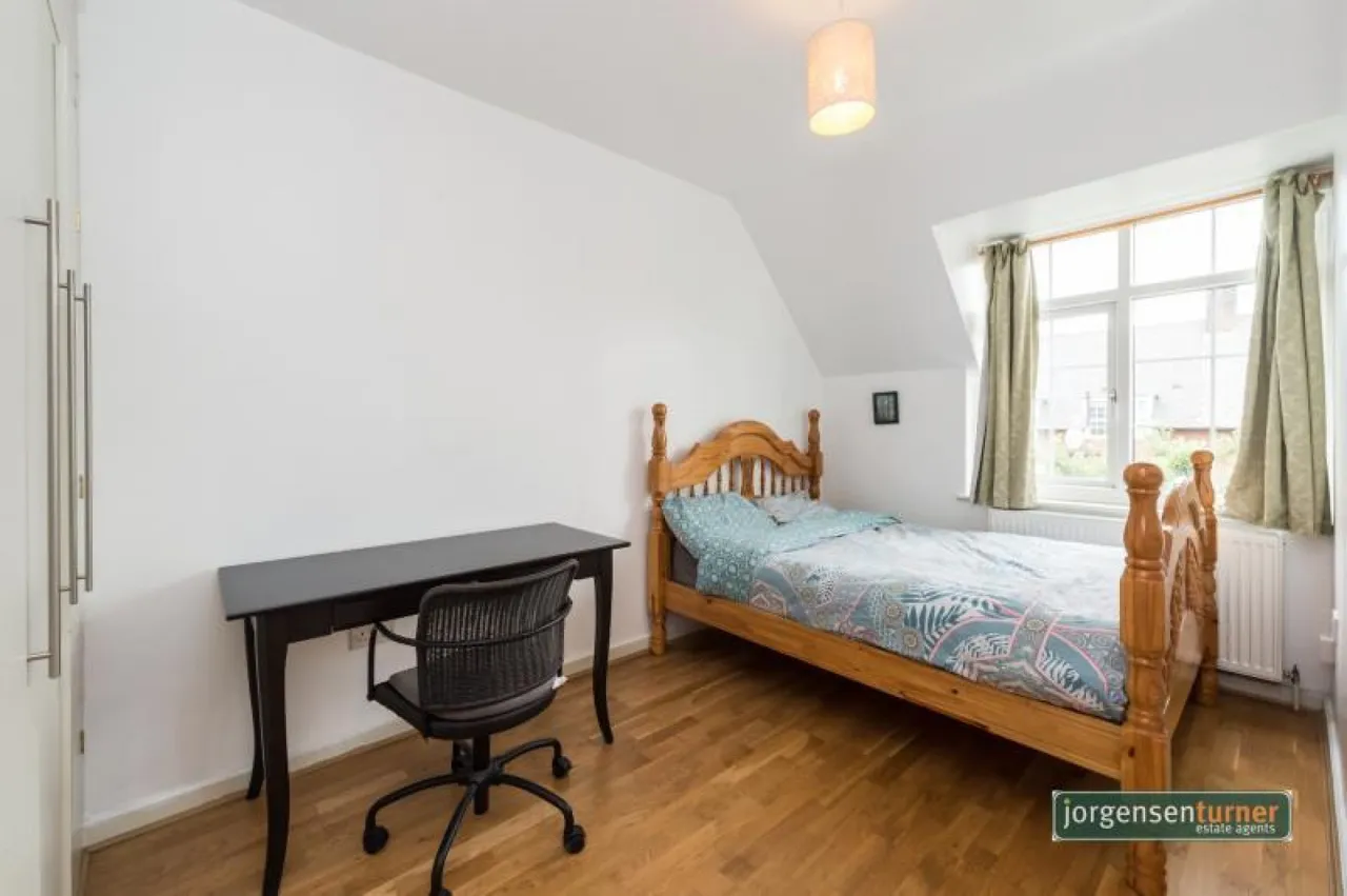 Henchman Street, East Acton, W12, photo 8