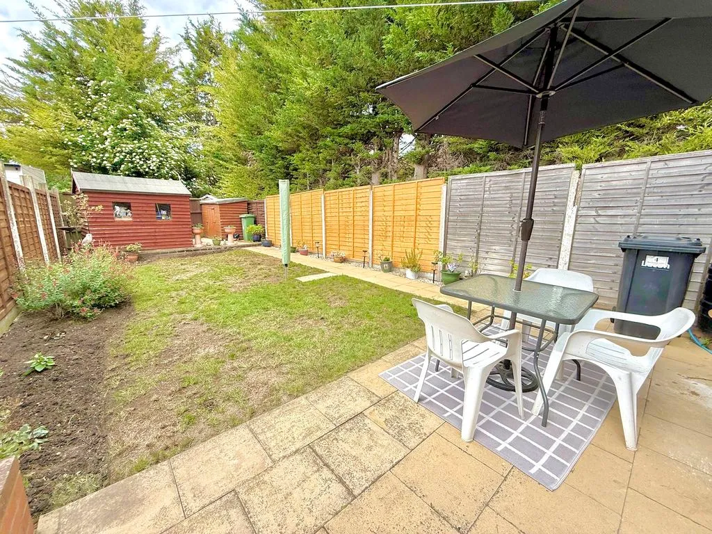Brackendale Grove, Luton LU3 2LT, photo 13