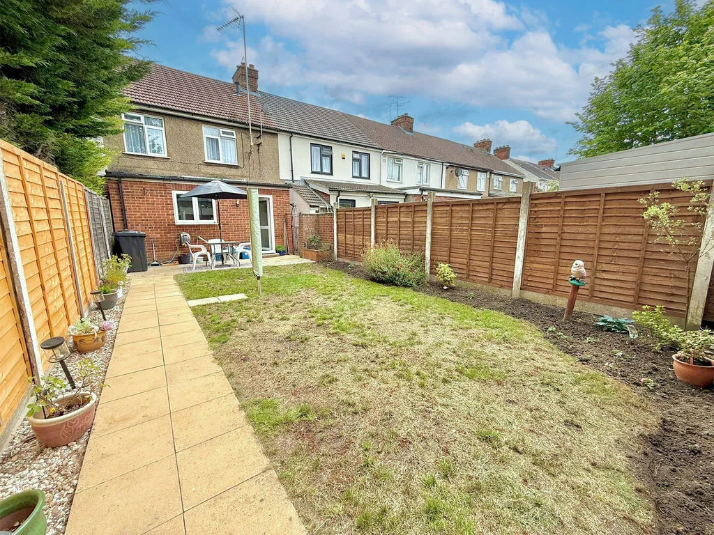 Brackendale Grove, Luton LU3 2LT, photo 15