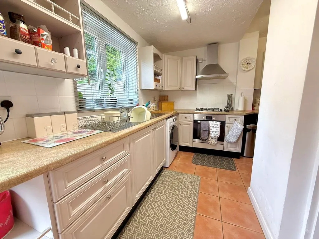 Brackendale Grove, Luton LU3 2LT, photo 4