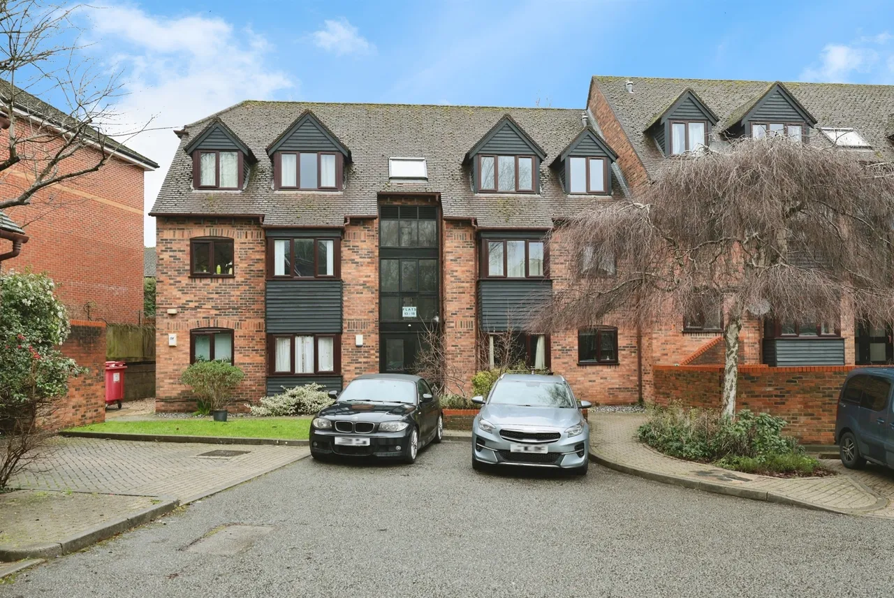 2 bed flat for sale, Copyground Lane, High Wycombe, HP12