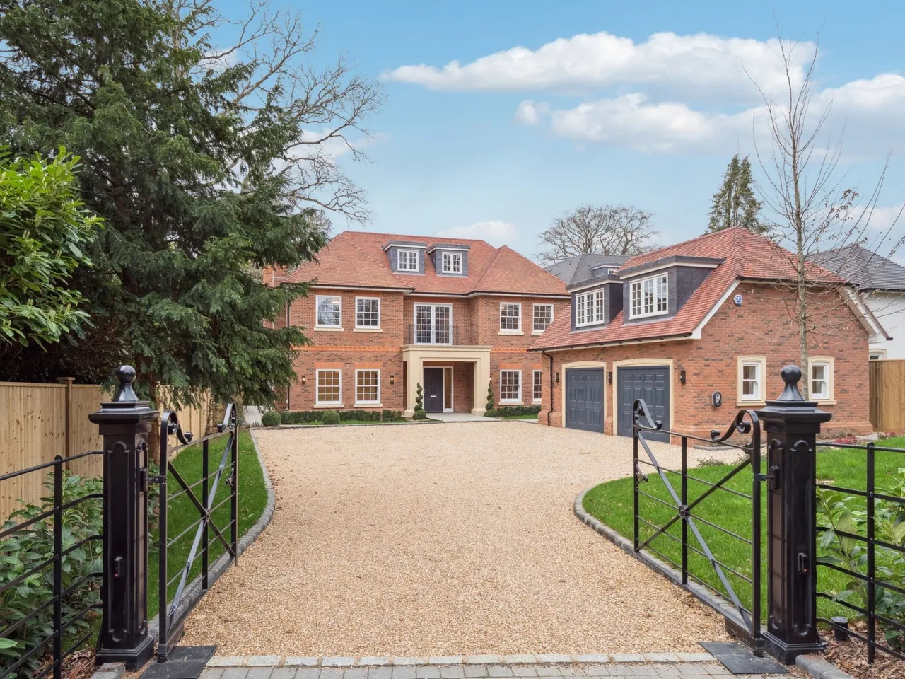 6 bed house for sale — Burkes Road, Beaconsfield, HP9